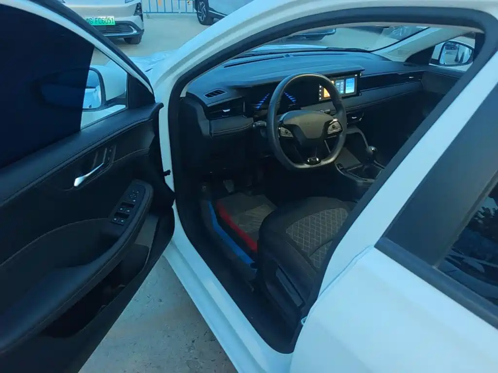 Roewe i5 2025 2023 1.5L Manual Comfort Edition