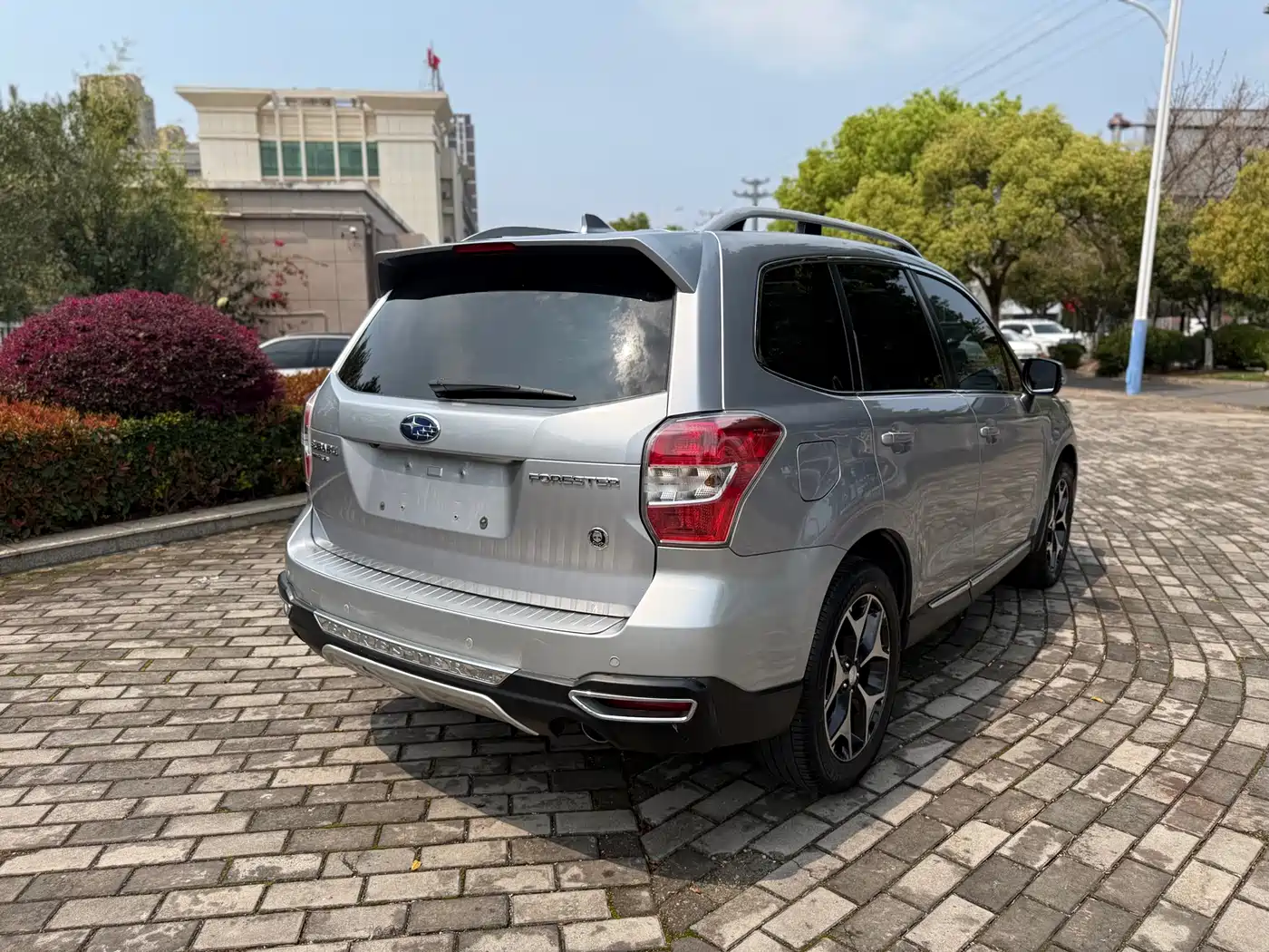 Subaru Forester 2015 2.0i Special Commemorative Edition фото 9