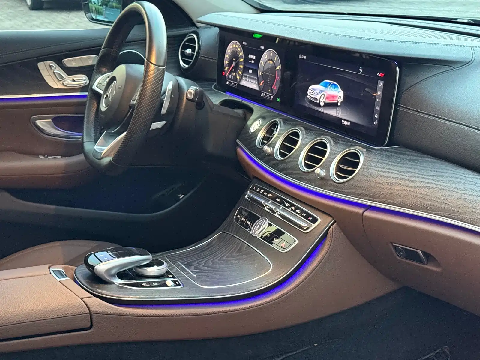 صورة 19 - Mercedes-Benz E-Class