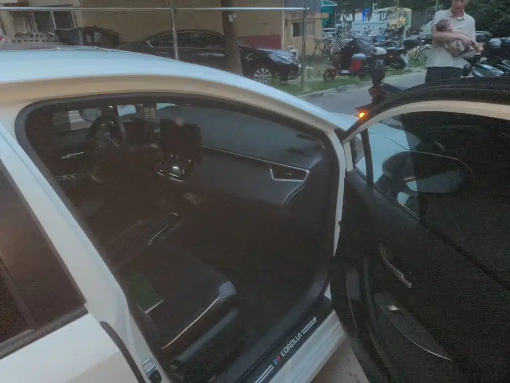 Фото 20 - Toyota Corolla