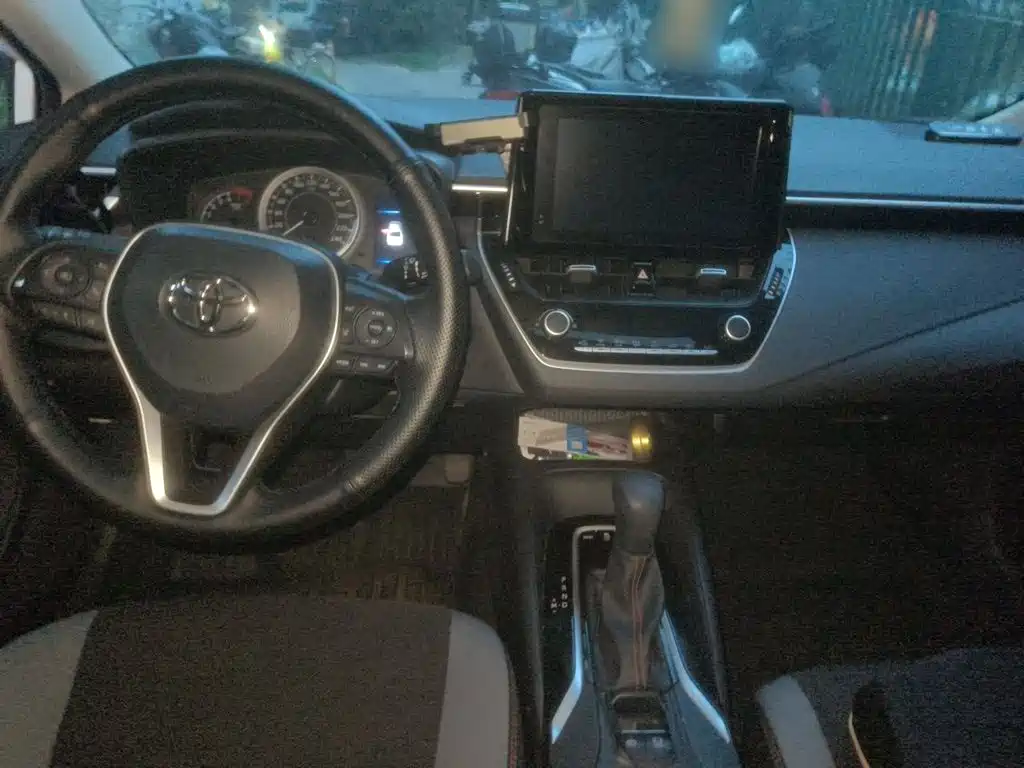 Фото 13 - Toyota Corolla