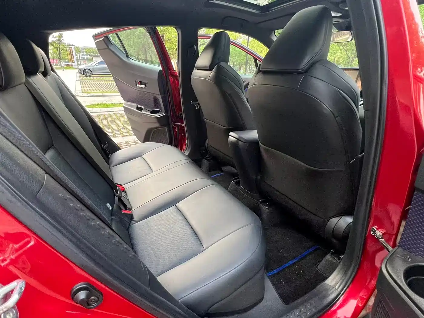 Toyota C-HR 2020 Model 2.0L Leading фото 16
