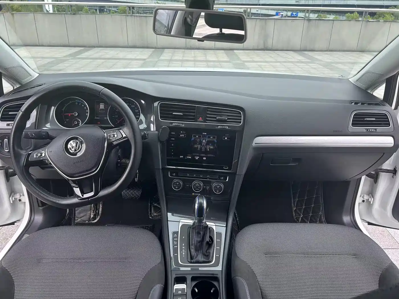 VOLKSWAGEN GOLF*PURE ELECTRICITY