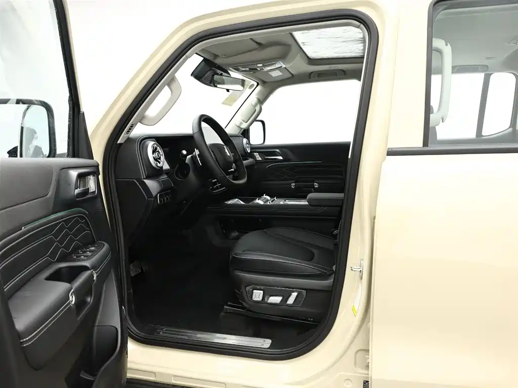 TANK TANK 300 NEW ENERGY