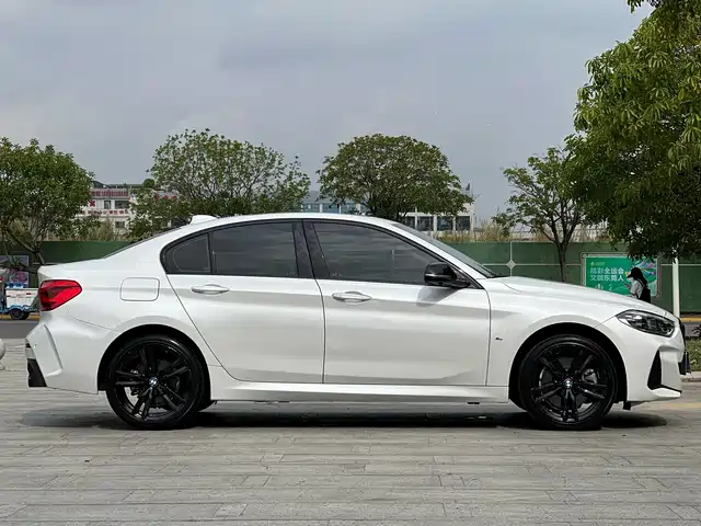 BMW 1 Series 2021 125i M Sport Black Night Edition — фото 4