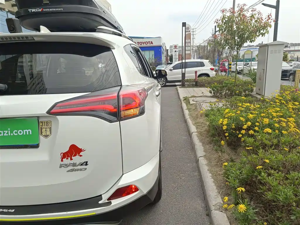 Toyota RAV4 Rongfang 2016 2.0L CVT 2WD Urban (China V) фото 8