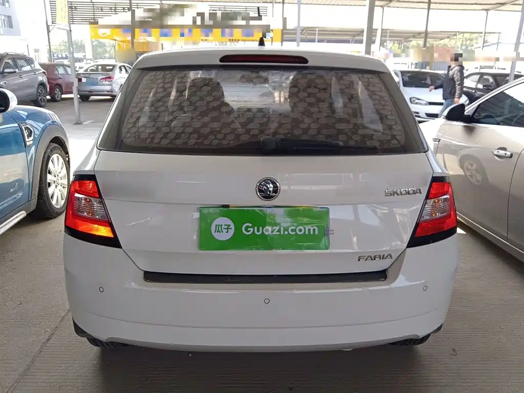 Škoda Fabia 2015 1.6L Automatic Innovation Edition фото 6