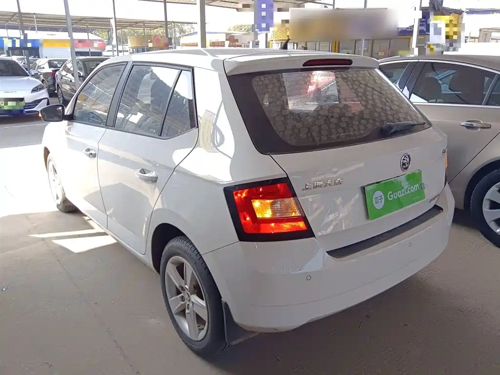 Škoda Fabia 2015 1.6L Automatic Innovation Edition фото 5