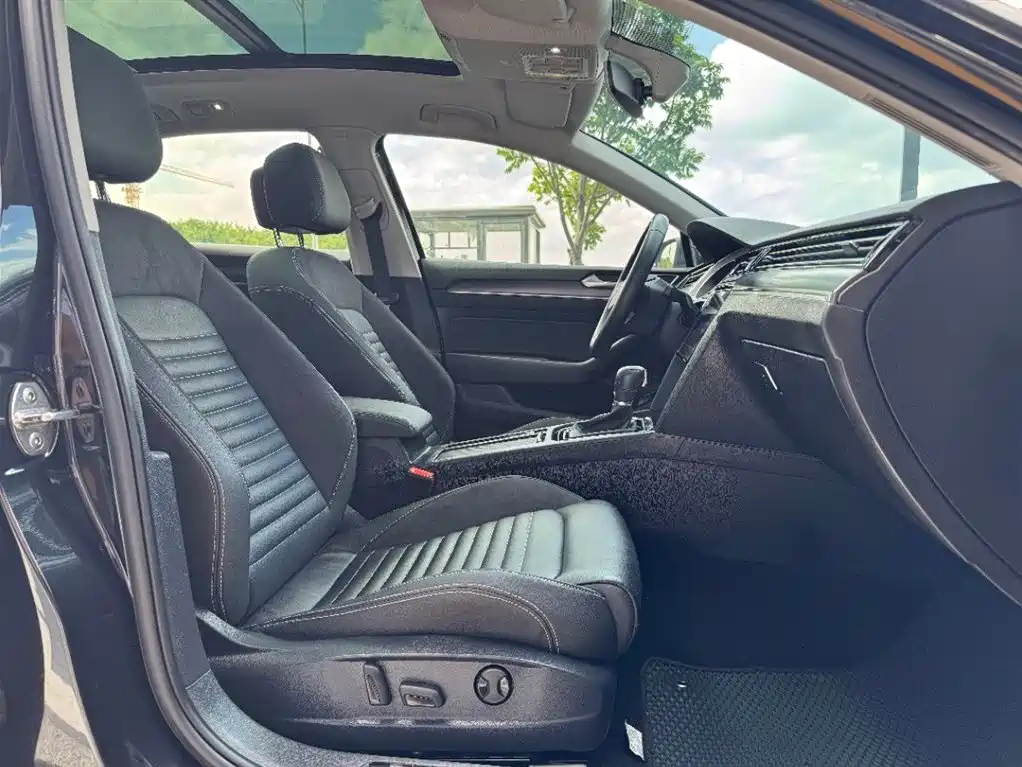 Volkswagen Magotan 2020 330TSI DSG Leading фото 7