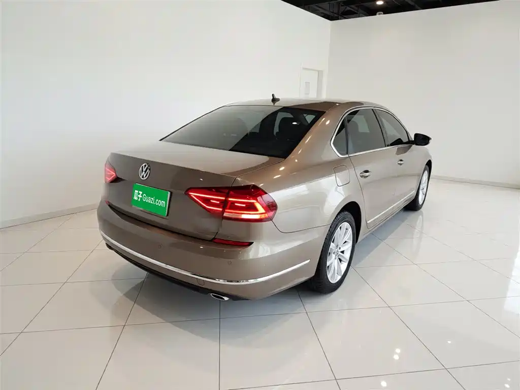 Volkswagen Passat 2017 330TSI DSG Prestige фото 7