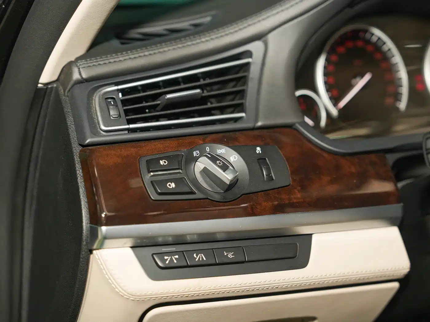 BMW 7 Series 2012 760Li 25th Anniversary Limited Edition фото 19