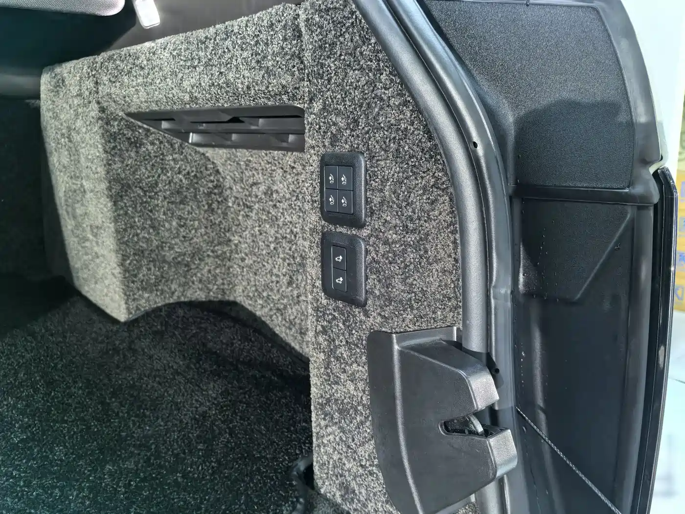Land Rover Range Rover 2020 3.0 L6 Heritage Edition фото 22