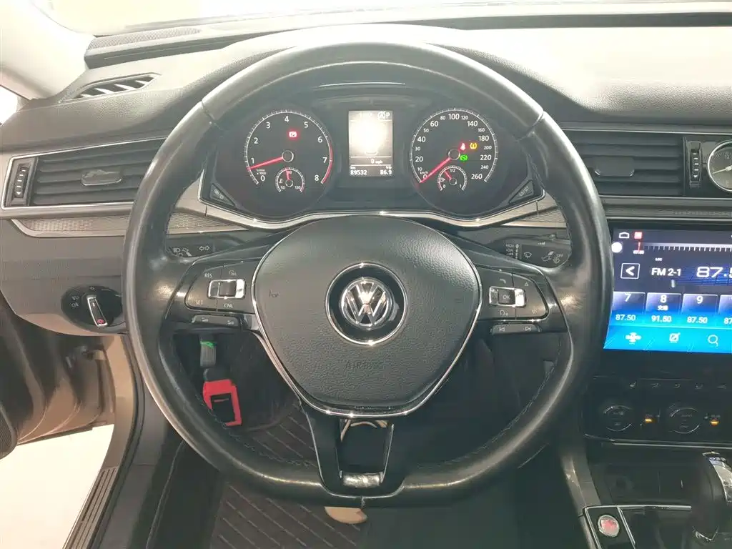 Volkswagen Passat 2017 330TSI DSG Prestige фото 11