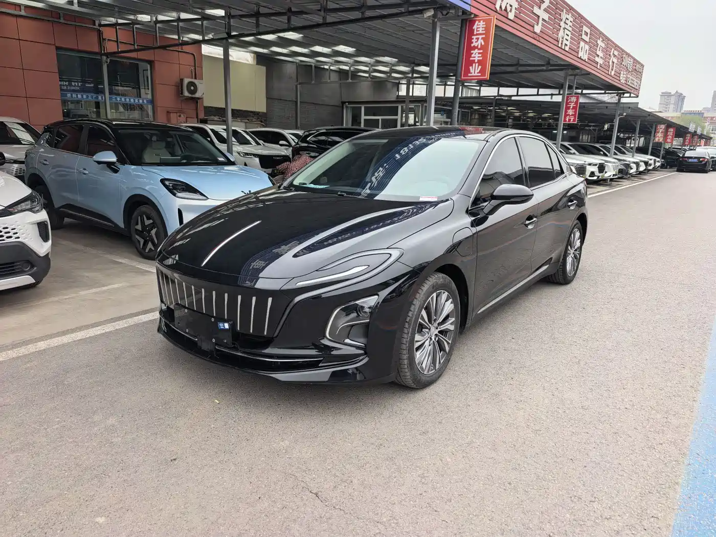 Hongqi E-QM5 2022 431km Charging Enjoyment Edition фото 2