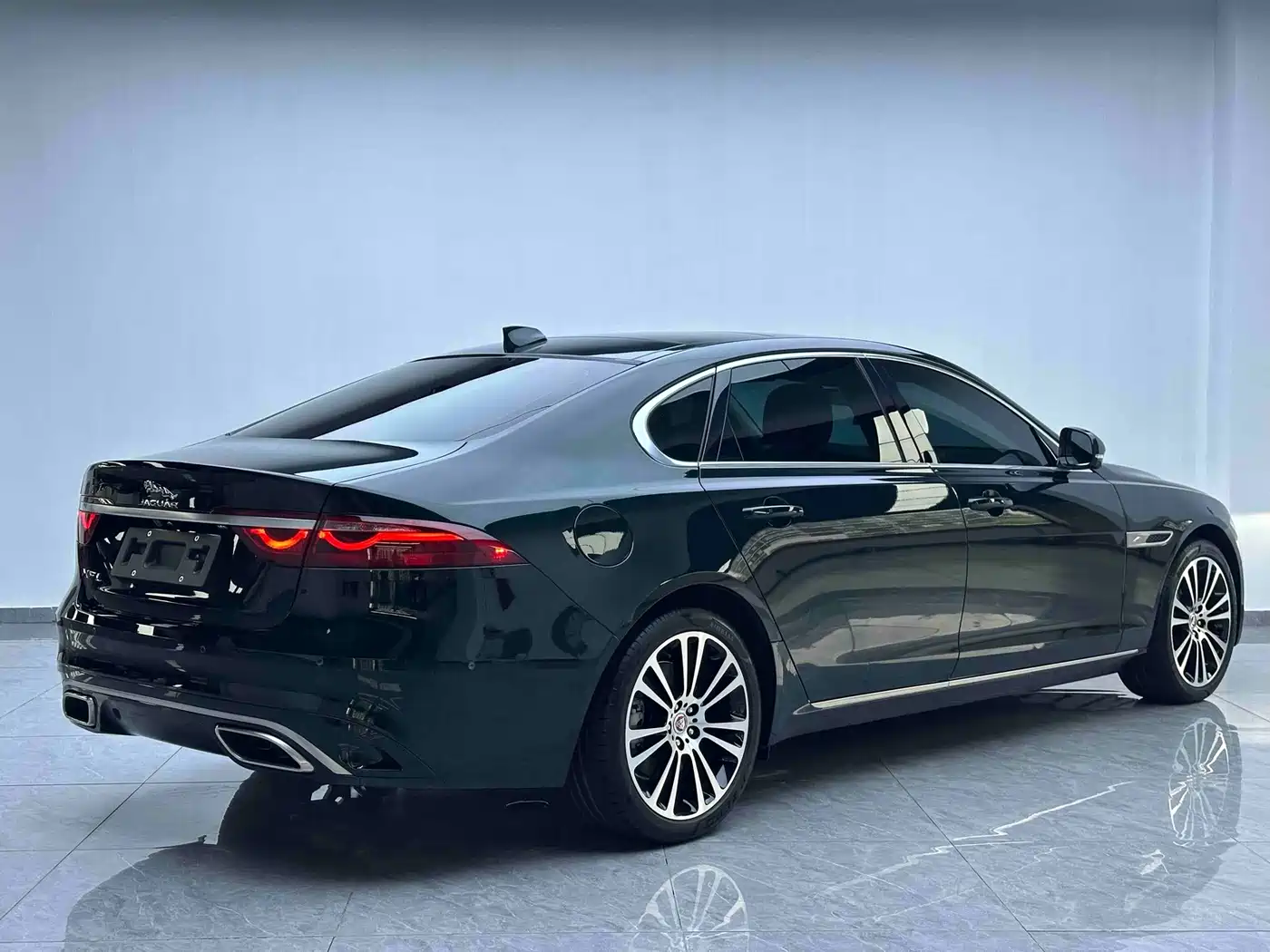 Jaguar XFL 2026 2025 2.0T P250 FWD Luxury Edition