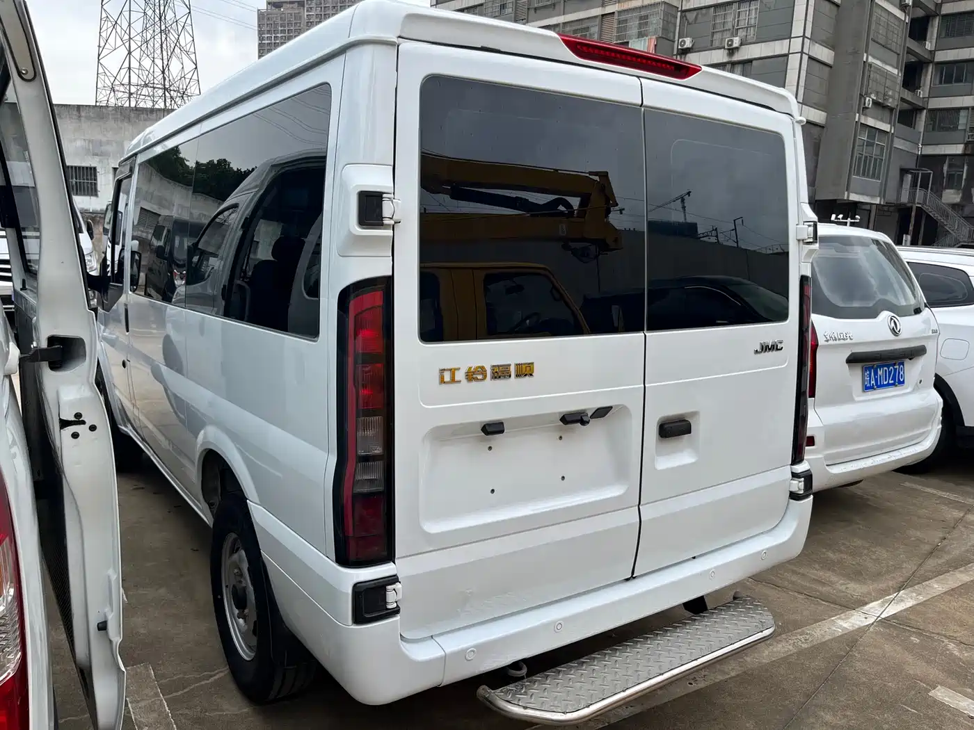 Jiangling JMC Fushun 2024 2024 2.0T Manual Diesel Short Wheelbase Low Roof Commercial MPV 5-seater (Dual-opening Tailgate)