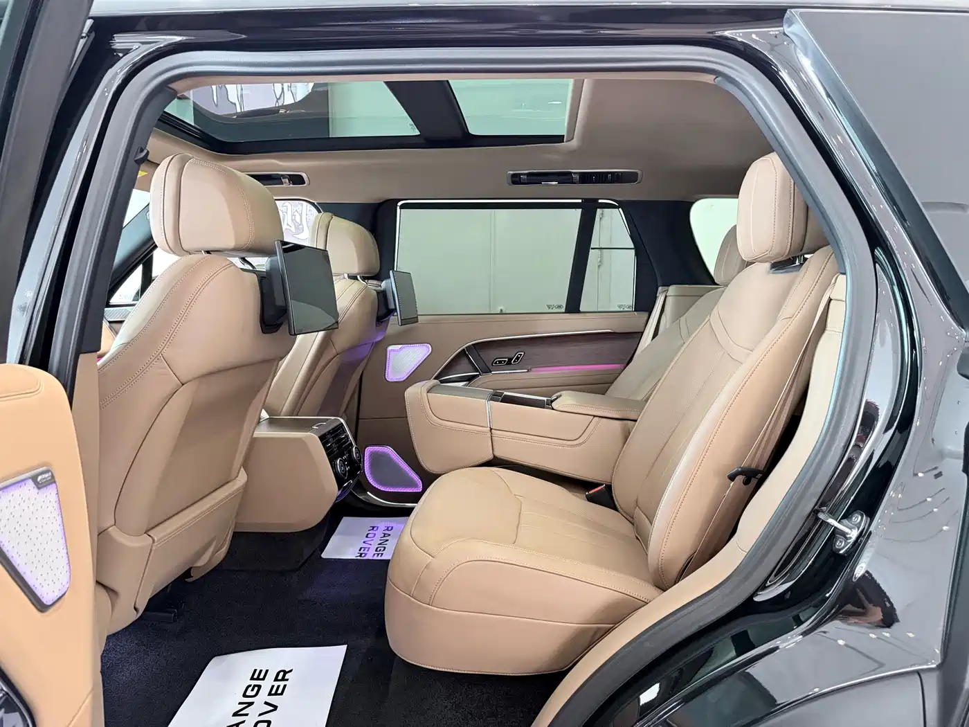 Land Rover Range Rover 2024 3.0 L6 400PS Genesis Extended фото 15