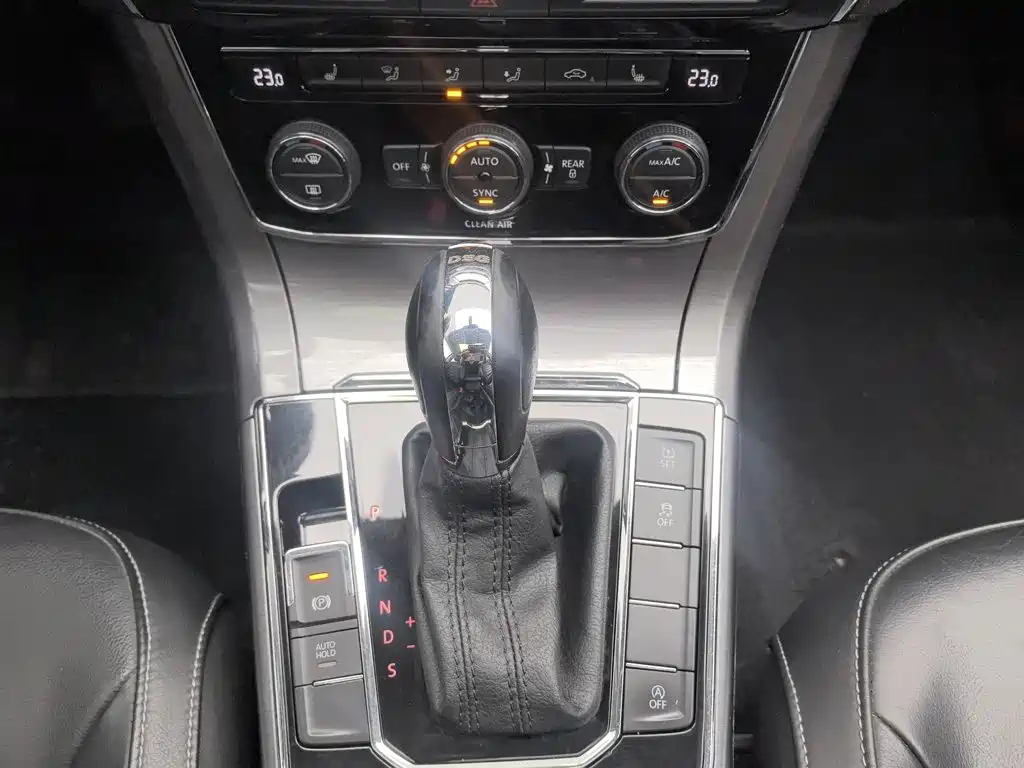 Фото 13 - Volkswagen Passat