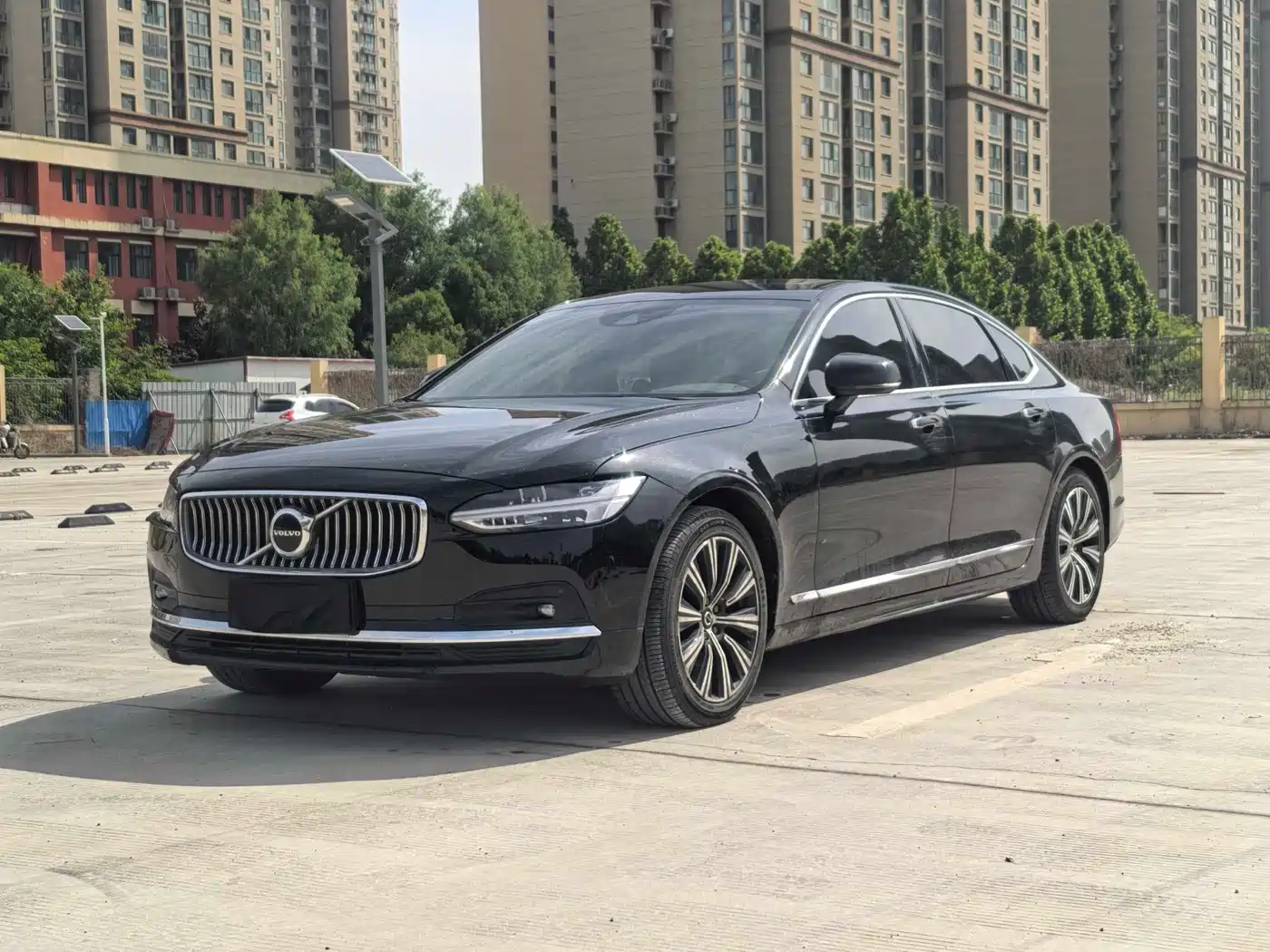 صورة 1 - Volvo S90
