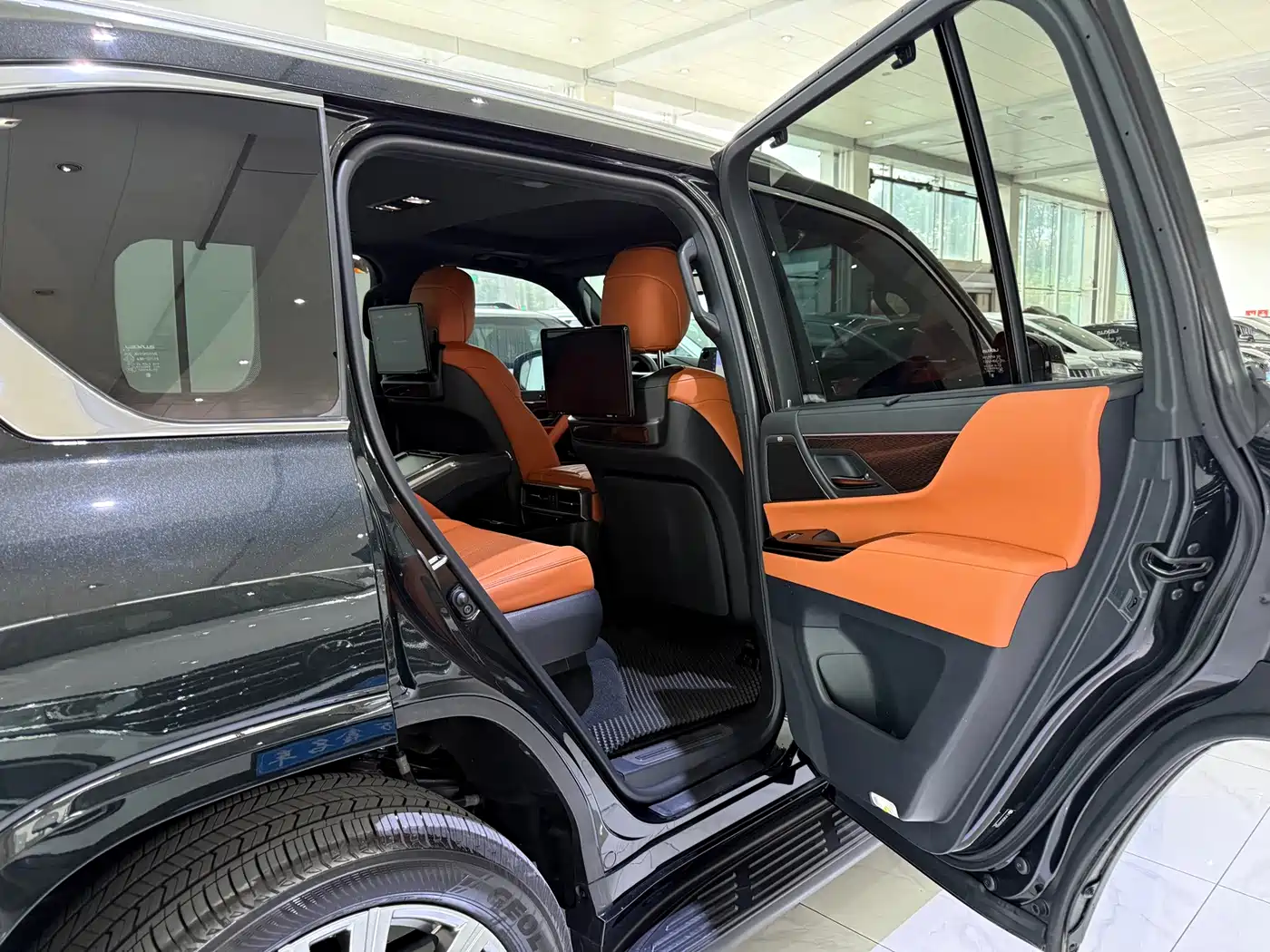 Lexus LX 2026 2025 700h VIP World Edition