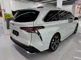 Фото 9 - Toyota Granvia