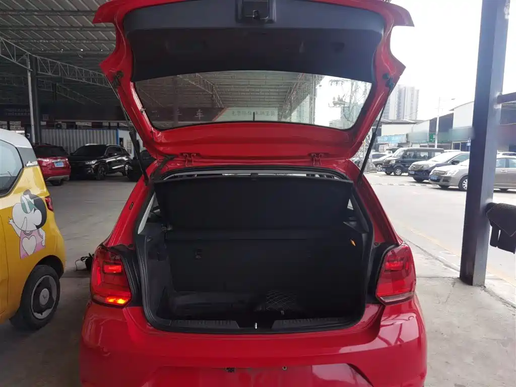 Volkswagen Polo 2016 1.4L Automatic Trend фото 9