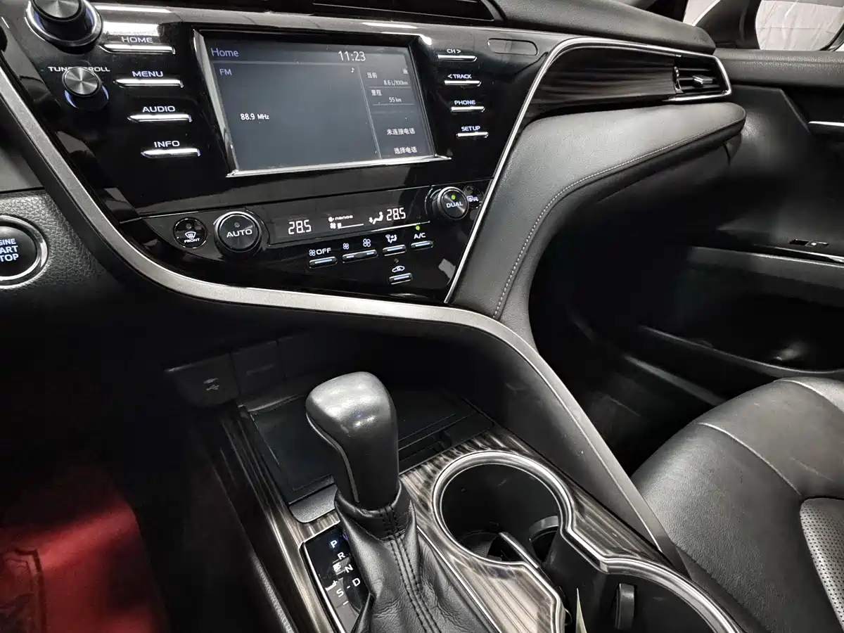 Toyota Camry 2018 2.0G Luxury Edition фото 8