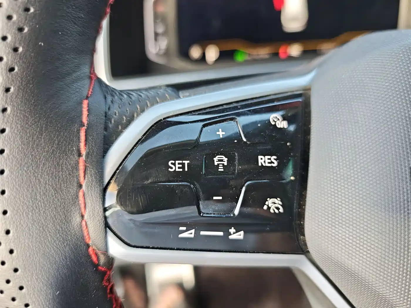 Volkswagen Tiguan L 2023 330TSI Auto 2WD R-Line Premium Edition фото 21