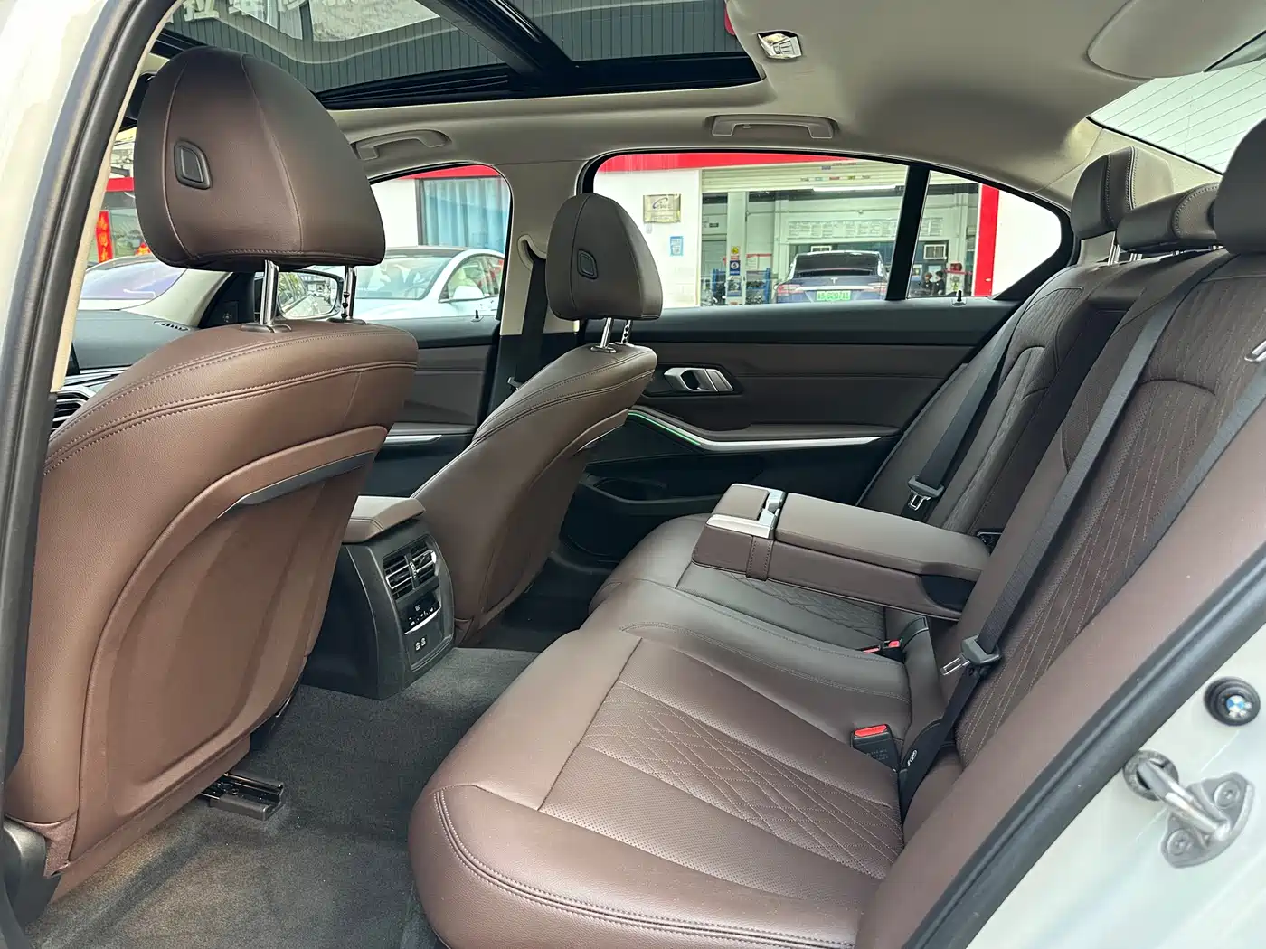 BMW 3 Series 2024 325Li M Sport Shadowline Package фото 11