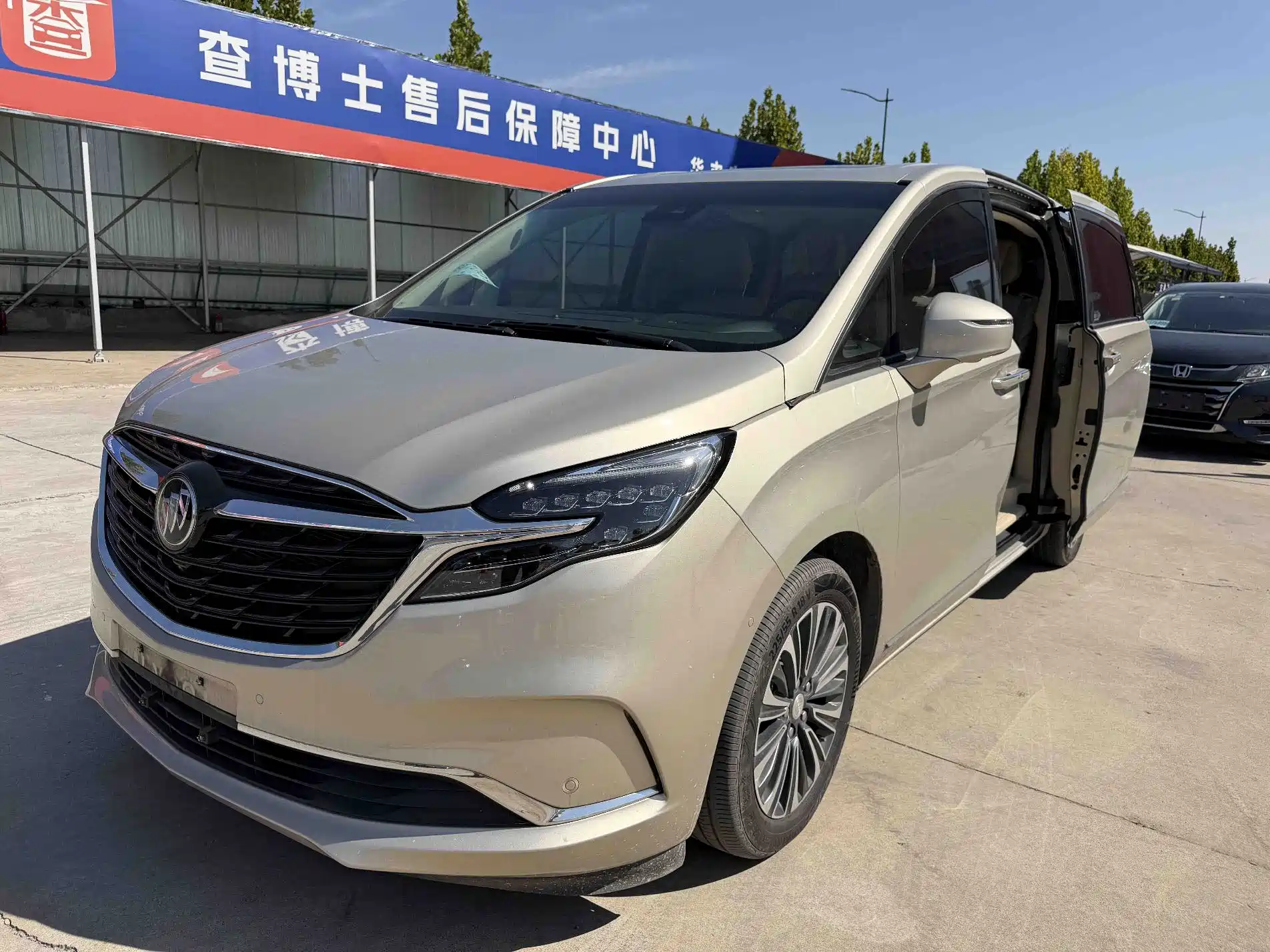 Фото 1 - Buick GL8