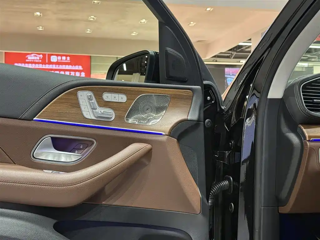 Mercedes-Benz GLS 2024 Model GLS 450 4MATIC Luxury фото 8