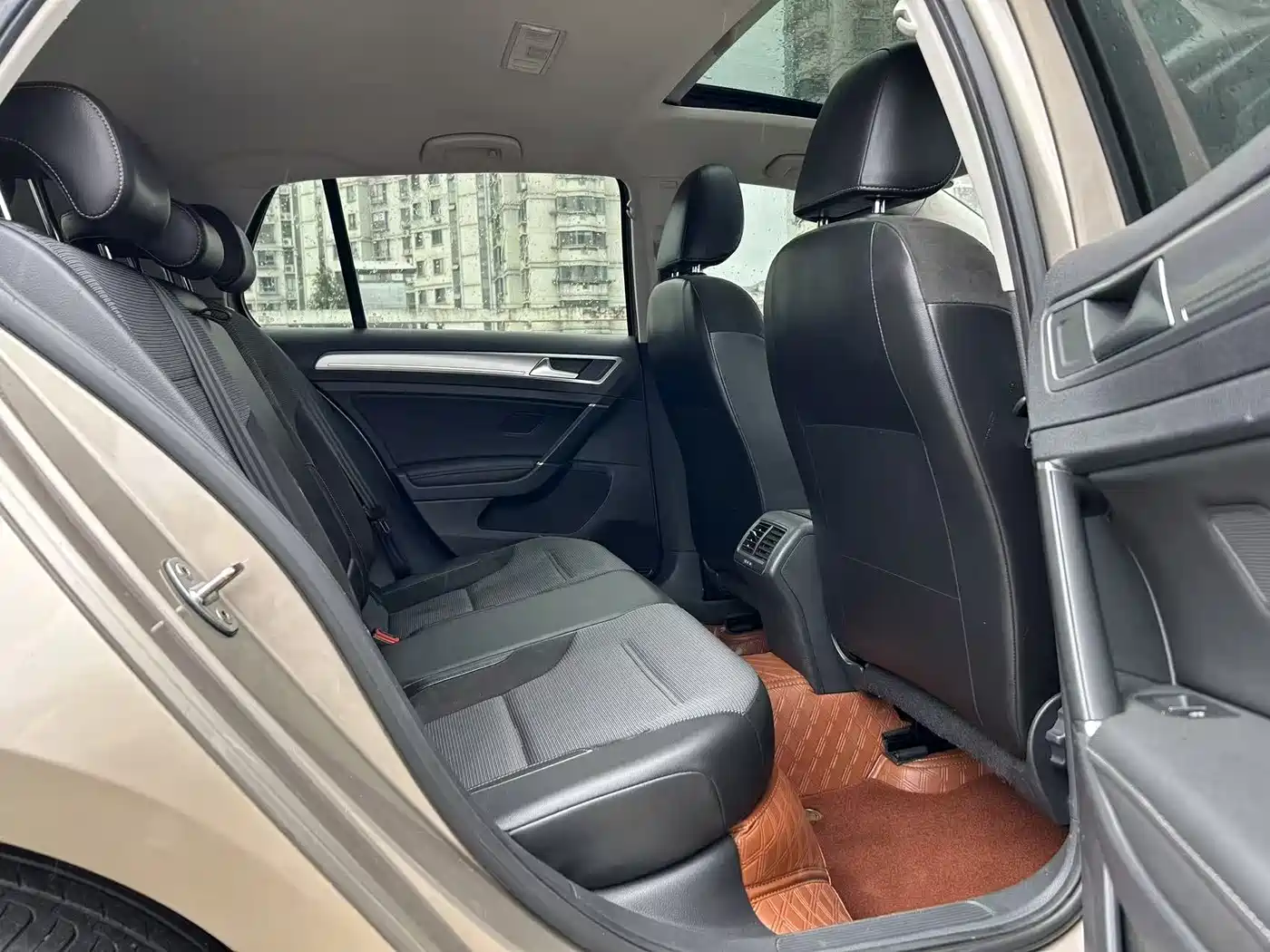 Фото 6 - Volkswagen Golf
