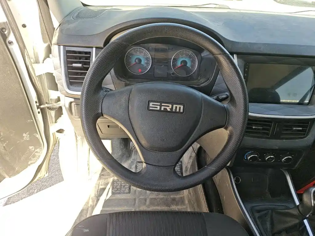 SRM Xinyuan Golden Sealion M 2025 2025 Model 1.5L Engineering Lion Passenger Van 5/6/7 Seater