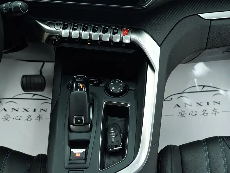 صورة 18 - Peugeot 5008