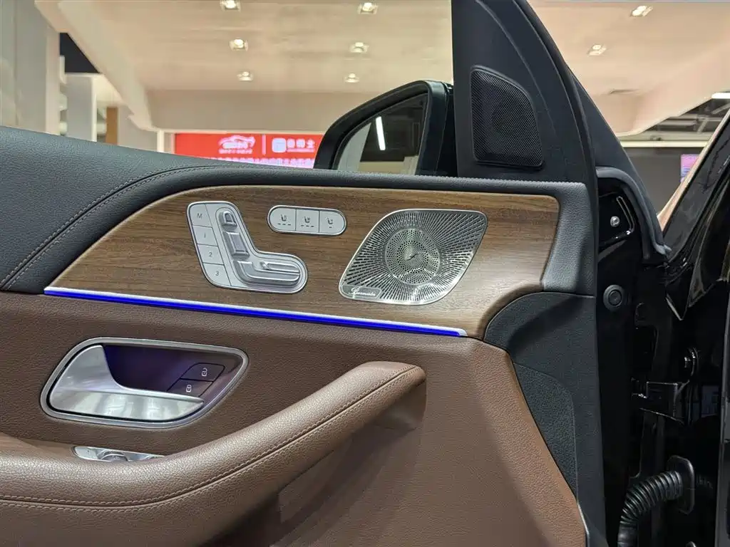 Mercedes-Benz GLS 2024 Model GLS 450 4MATIC Luxury фото 9