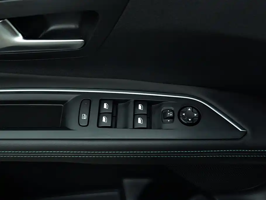 صورة 16 - Peugeot 5008