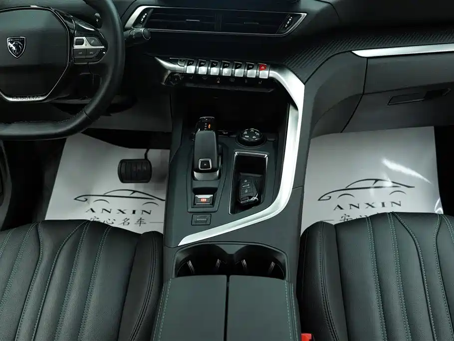 صورة 17 - Peugeot 5008