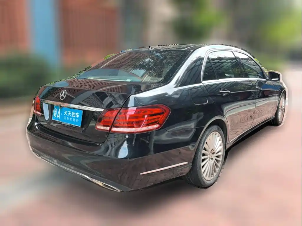 Фото 2 - Mercedes-Benz E-Class