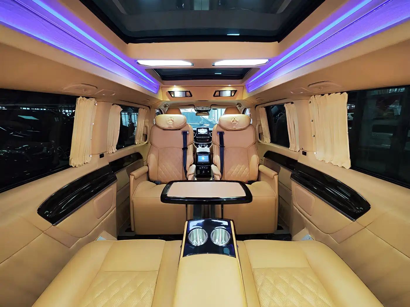 Mercedes-Benz V-Class 2018 V 260 L Premium Long Wheelbase Edition China VI фото 12