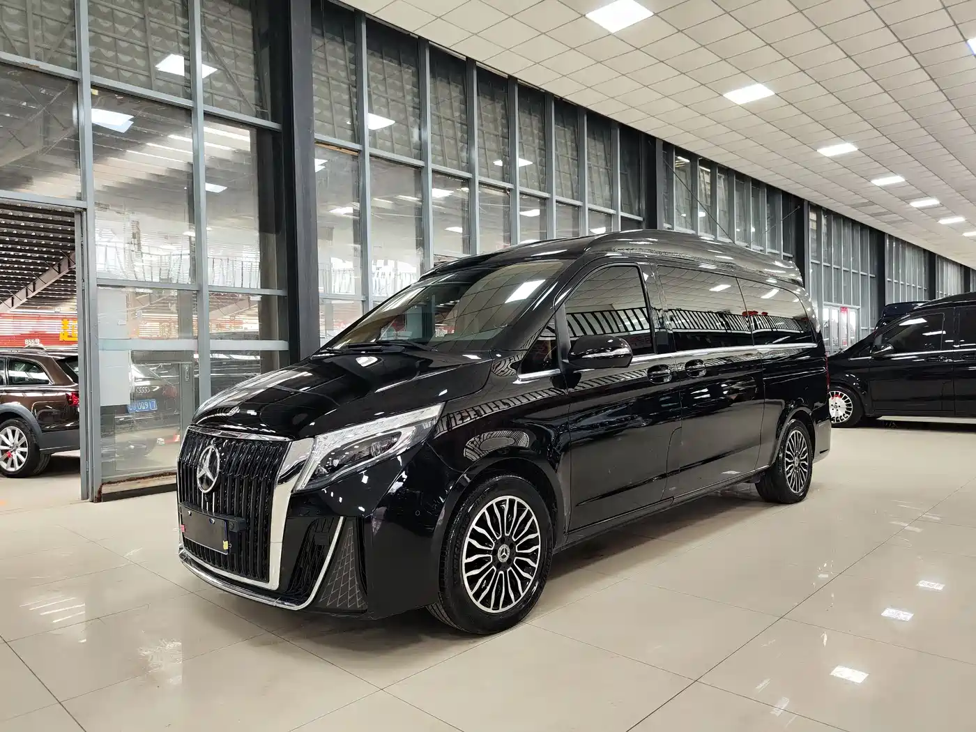 Mercedes-Benz V-Class 2018 V 260 L Premium Long Wheelbase Edition China VI