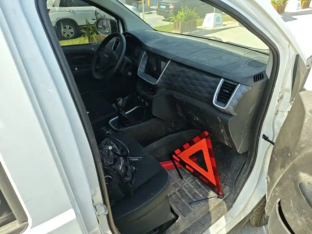SRM Xinyuan Golden Sealion M 2025 2025 Model 1.5L Engineering Lion Passenger Van 5/6/7 Seater