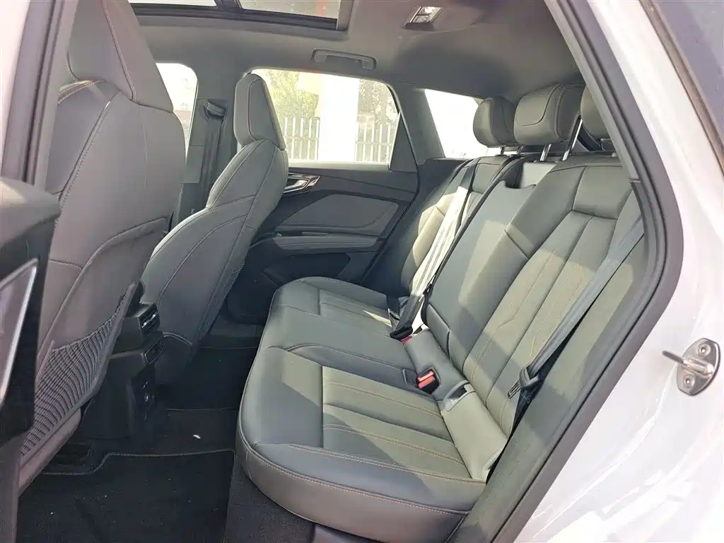 Audi Q4 e-tron 2024 40 e-tron Pioneer Edition фото 17