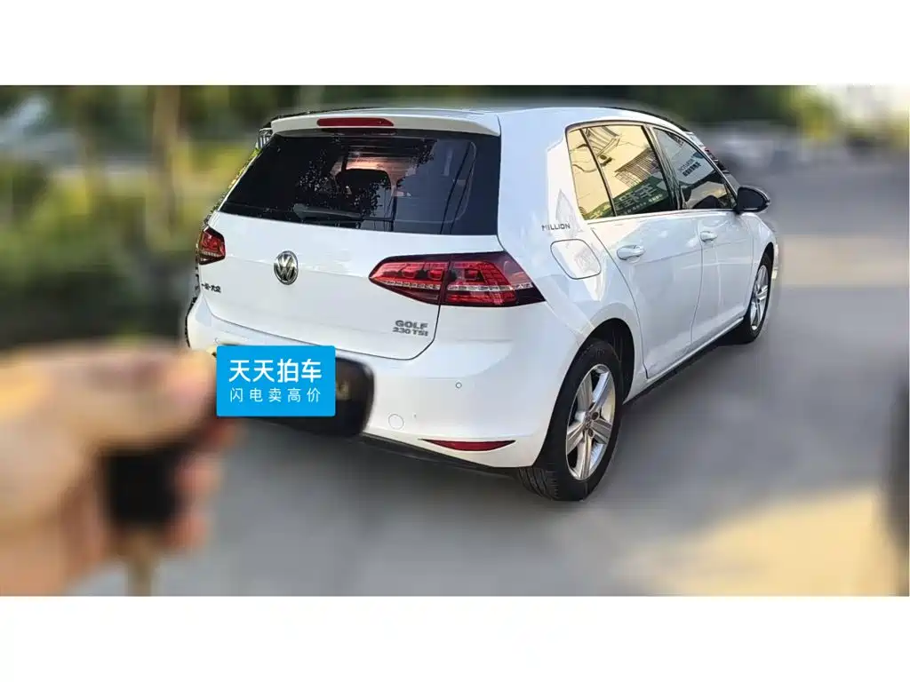 Фото 2 - Volkswagen Golf
