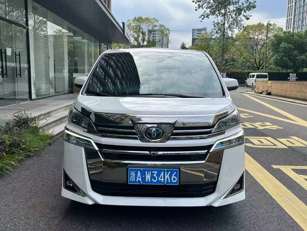 Фото 2 - Toyota Vellfire