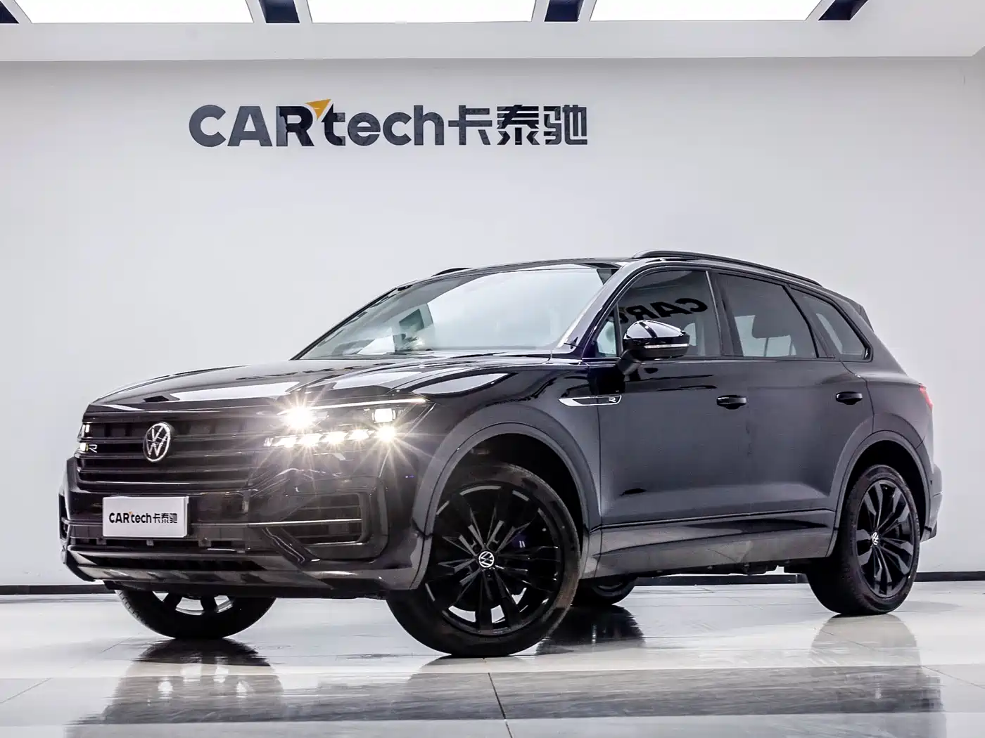 Volkswagen Touareg 2021 3.0TSI Sharp Edition with Gloss Black Sports Package