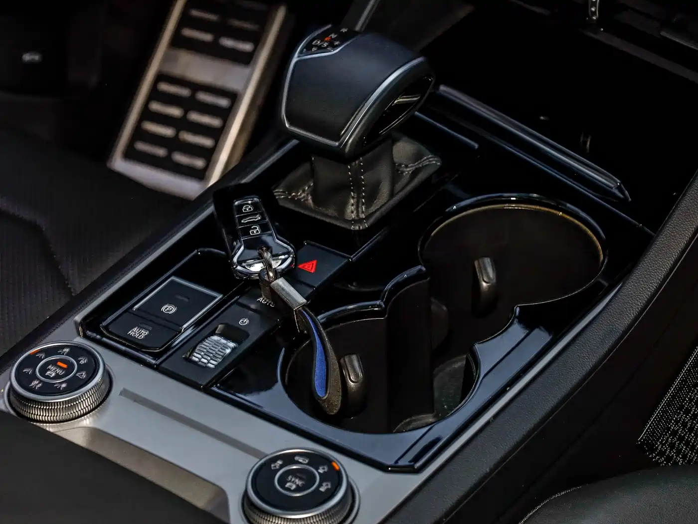 Volkswagen Touareg 2021 3.0TSI Sharp Edition with Gloss Black Sports Package фото 35