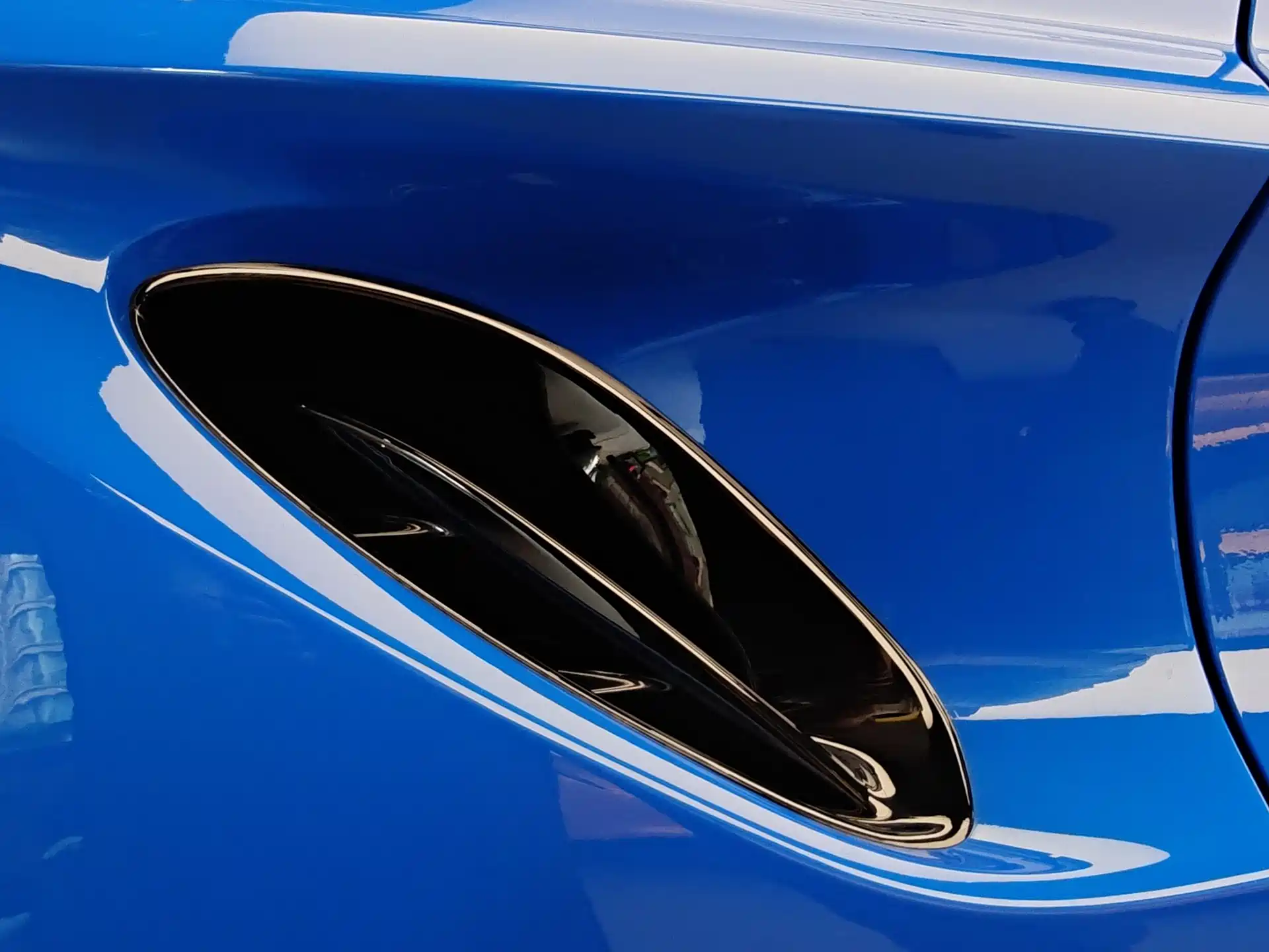 صورة 8 - Lotus EMIRA