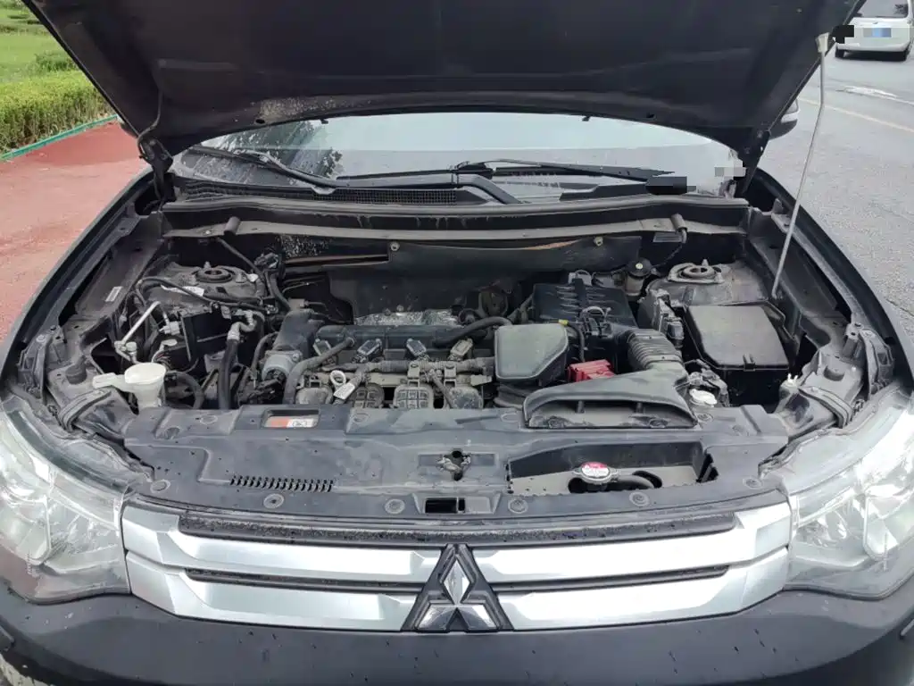 Mitsubishi Outlander (Import) 2014 2014 2.4L 4WD Luxury Value Edition 7-seater