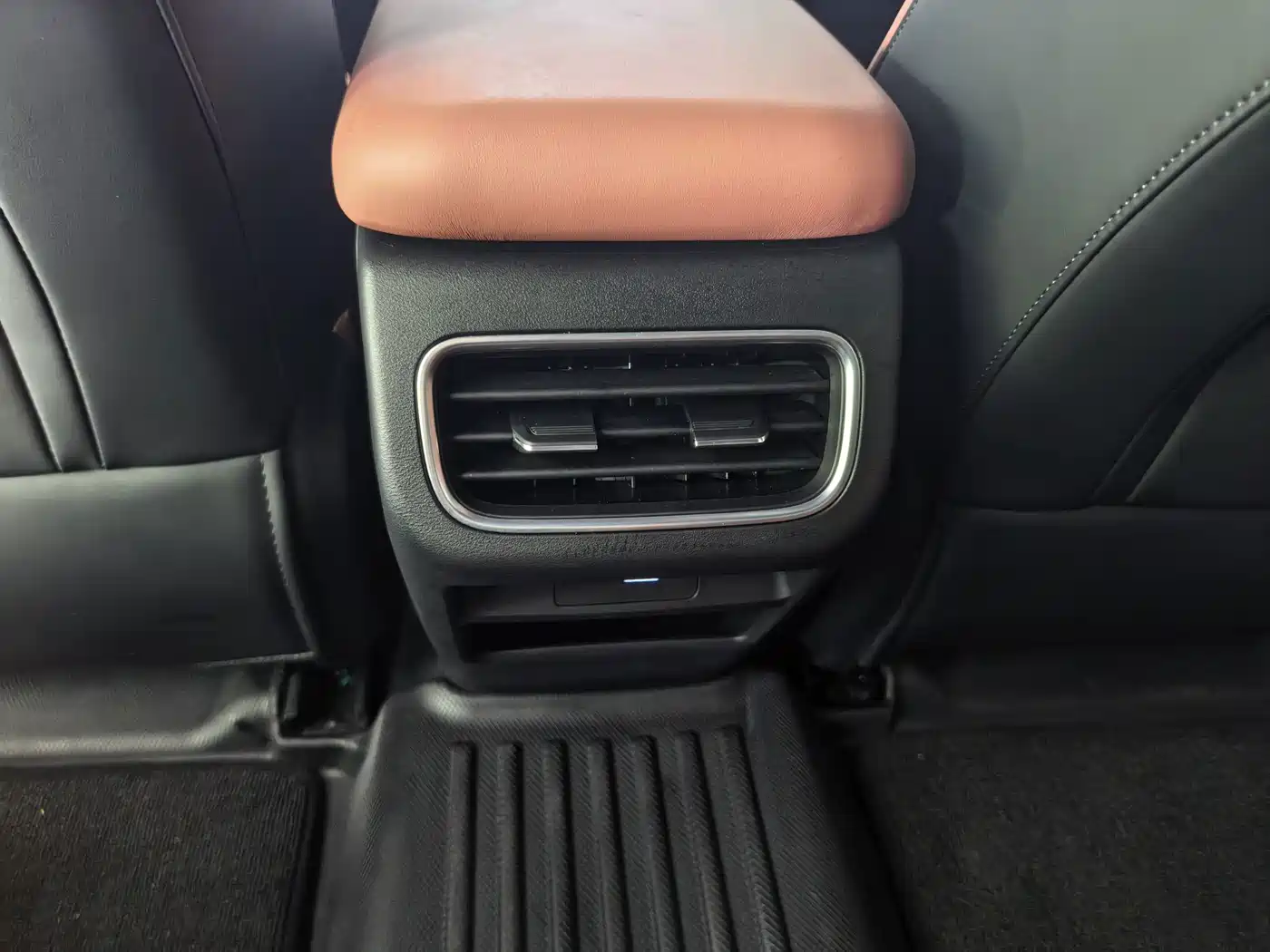 Geely Galaxy Galaxy L6 2025 2025 EM-i 60km Voyage Edition