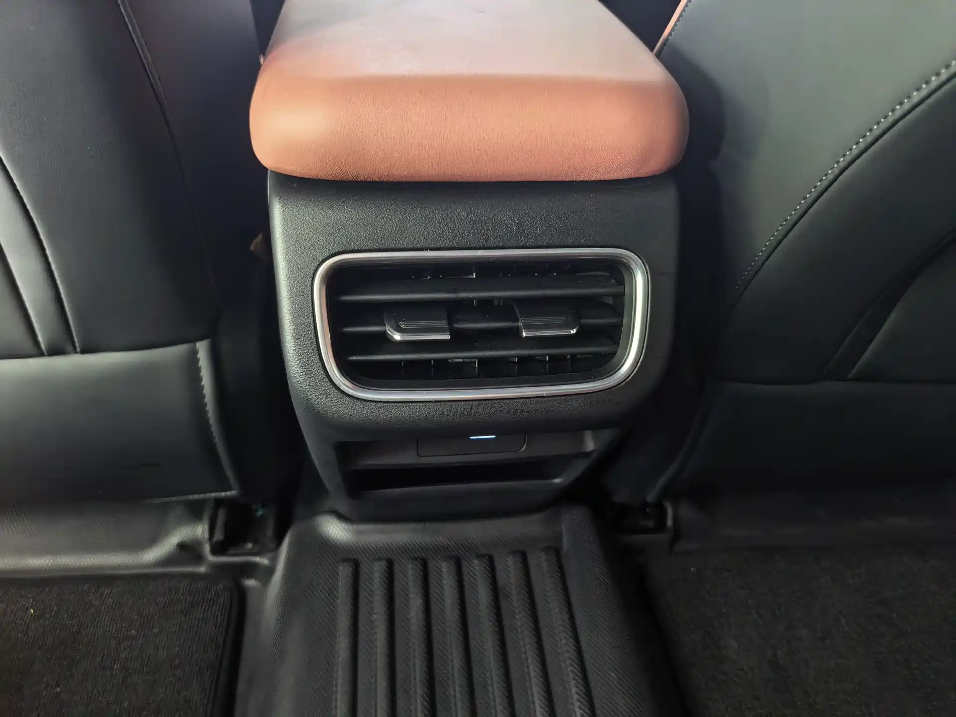 Фото 14 - Geely Galaxy Galaxy L6